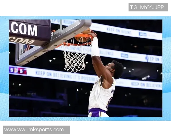 拉拉维亚反讽湖人队友的疯狂反应究竟是谁引发的热议与关注