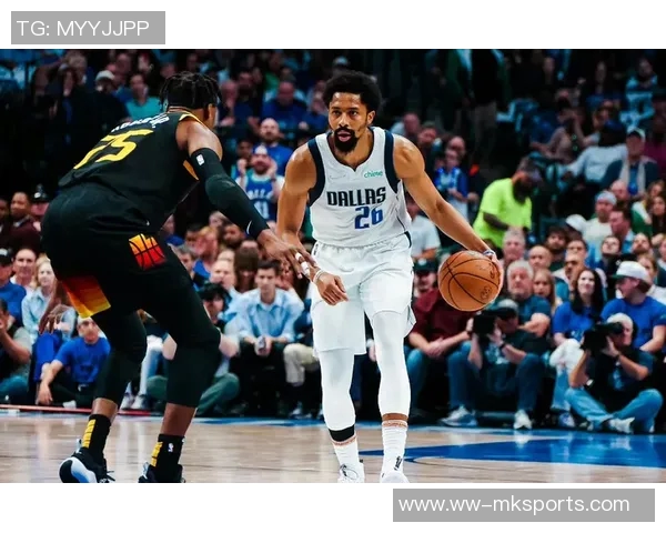 詹姆斯盛赞克莱伯关键时刻表现出色展现强硬气魄